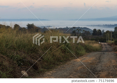 泰國考科（Khao Kho）的黎明風景 75179896
