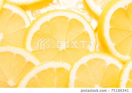 Sliced lemon 75180341