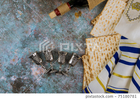 Matzoh jewish passover bread in the traditional four glasses Kosher wine holiday Matzoh jewish passover bread in the traditional four glasses Kosher wine holiday 75180781