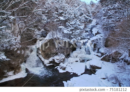 Nikko Ryuzu Falls in the snowy winter scenery Nikko Ryuzu Falls in the snowy winter scenery 75181212