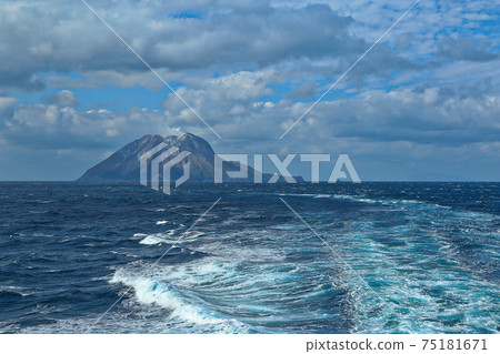 Iwo Jima at the end of the squeezed waves Iwo Jima at the end of the squeezed waves 75181671