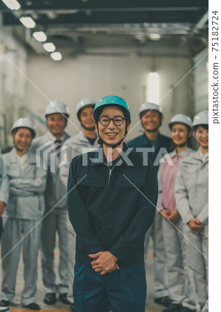 一個工人 75182724