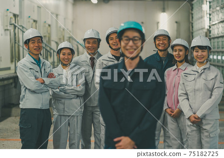 一個工人 75182725