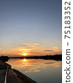 淀河映照夕陽 75183352