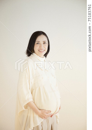 Maternity photo Maternity photo 75183761