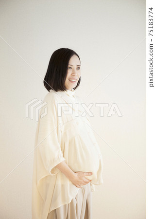 Maternity photo 75183774