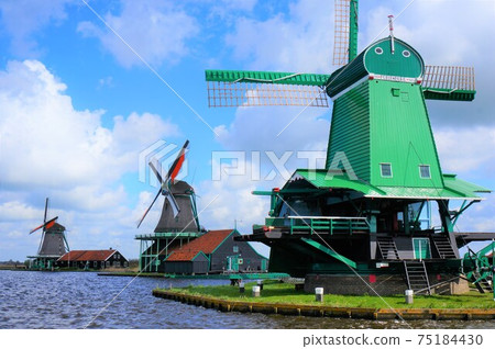 Dutch windmill village Zaanse Schans 75184430