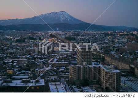 Morioka in winter with a view of Mt. Iwate 75184678