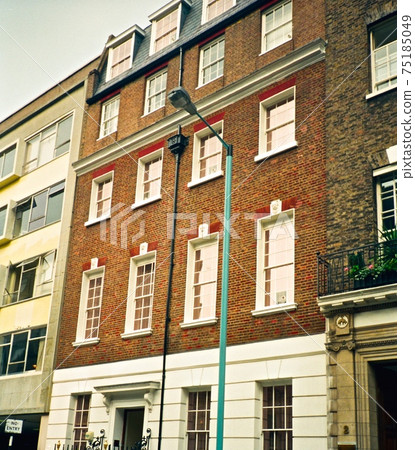 "Old Apple Building" at the time of August 1990 (London / UK) 75185049
