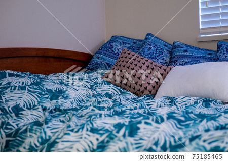 Large bedroom cushions and duvets 75185465