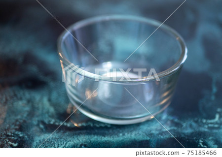 Transparent vessel 75185466