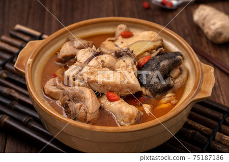 麻油雞 麻油雞湯 台灣 食物 sesame oil chicken soup ごま油チキンスープ 麻油雞 麻油雞湯 台灣 食物 sesame oil chicken soup ごま油チキンスープ 75187186