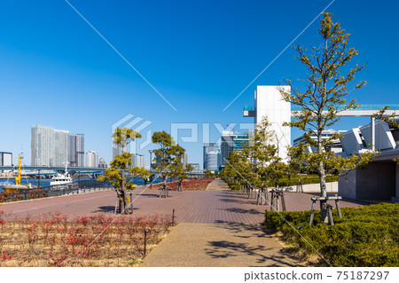 (東京城市景觀)藍天九里公園長廊8 (東京城市景觀)藍天九里公園長廊8 75187297