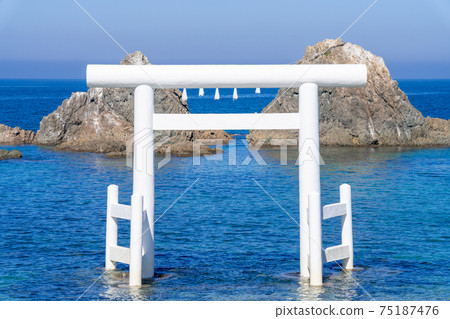 Sakurai Futamigaura's Meotoiwa, Shimasakurai, Itoshima City, Fukuoka Prefecture 75187476