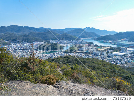 Rocky area on the Miyayama mountain trail where you can enjoy the scenery of Aioi 75187559