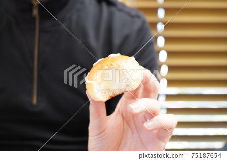 我吃了一個快樂的奶油麵包 我吃了一個快樂的奶油麵包 75187654