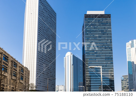 (東京城市景觀)春季4月Gijido街上的摩天大樓 (東京城市景觀)春季4月Gijido街上的摩天大樓 75188110