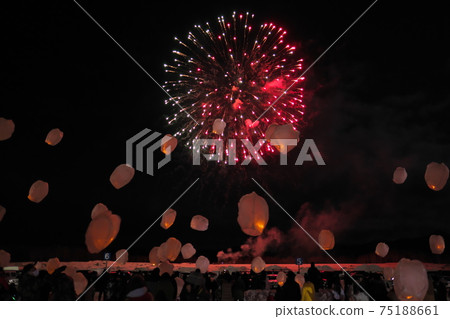 Enjoy sky lanterns and fireworks at Appi Kogen Ski Resort 75188661