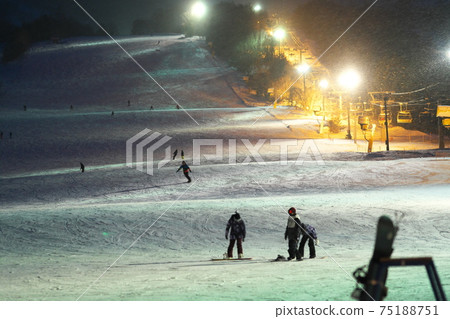 Enjoy sky lanterns and fireworks at Appi Kogen Ski Resort Enjoy sky lanterns and fireworks at Appi Kogen Ski Resort 75188751