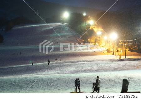 Enjoy sky lanterns and fireworks at Appi Kogen Ski Resort 75188752