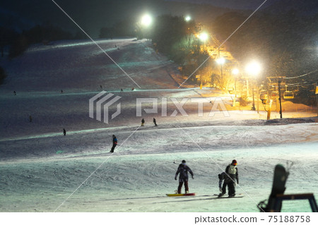 Enjoy sky lanterns and fireworks at Appi Kogen Ski Resort 75188758