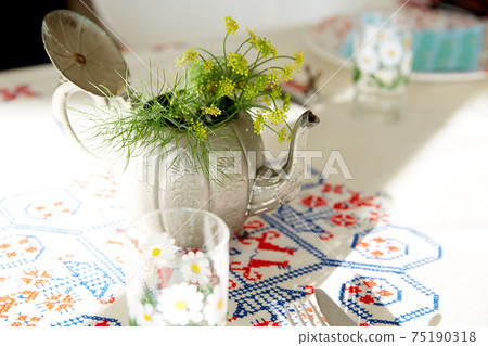 Refreshing spring table coordination 75190318