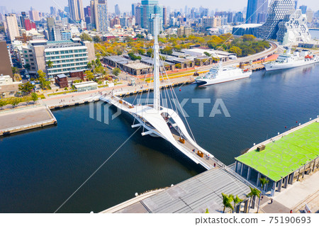 臺灣高雄駁二大港橋Taiwan Kaohsiung Pier Two Dagang Bridge 75190693