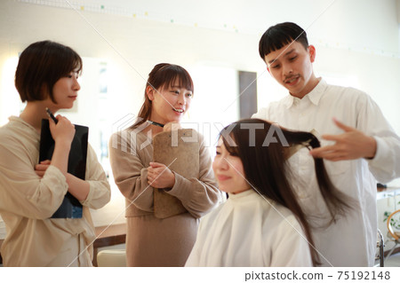 Hairdresser's training image 75192148