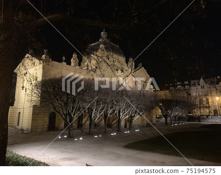 Art Pavilion in Zagreb, the facade 75194575