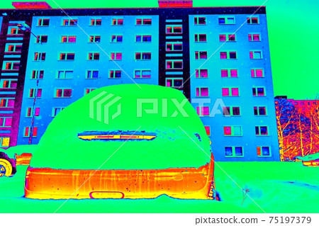 Thermovision scan of car under snow cover and thermal insulation 75197379