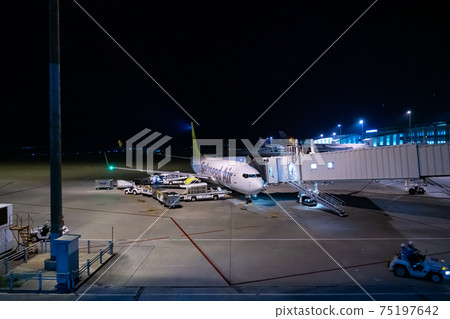 Airport Airplane Haneda Airport Takeoff Night Afternoon Dark Sea Airlines Engine Brake Terminal Airport Airplane Haneda Airport Takeoff Night Afternoon Dark Sea Airlines Engine Brake Terminal 75197642