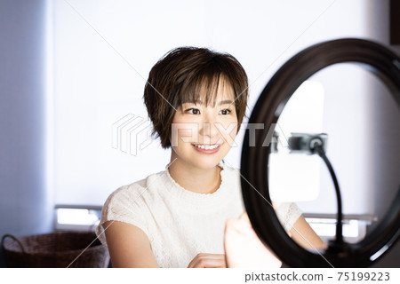 Life style of women in their twenties 75199223