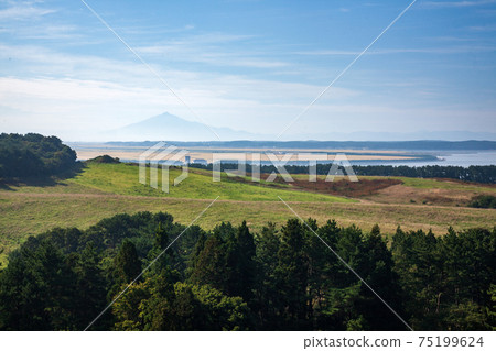 遠處的土佐湊和津輕富士 遠處的土佐湊和津輕富士 75199624