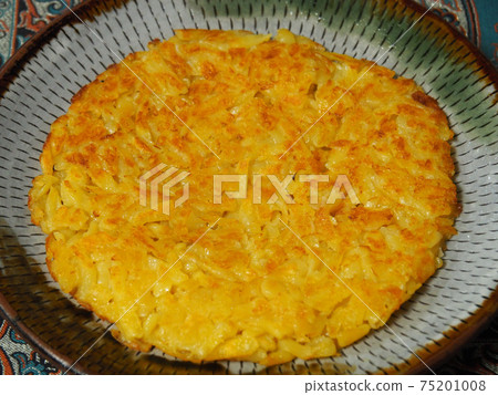 Swiss typical dish, Rosti 75201008
