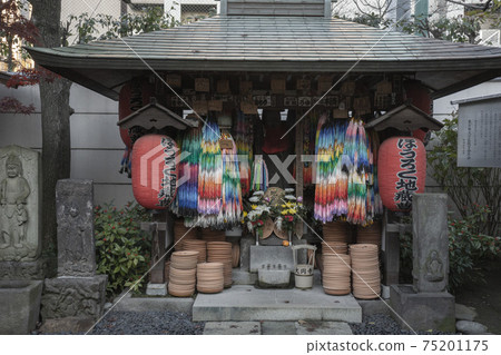 Horoku Jizoson with a thousand paper cranes, Daienji Temple, Bunkyo-ku 75201175