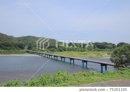 四萬十川上的佐田沉降橋 四萬十川上的佐田沉降橋 75201195