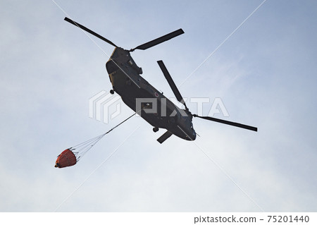 CH-47 Chinook helicopter Ground Self-Defense Force disaster dispatch fire extinguishing bucket wildfire sprinkling water discharge 75201440