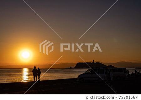 Couple watching the twilight sunset Couple watching the twilight sunset 75201567