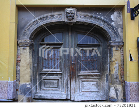 croatia zagreb old wooden door croatia zagreb old wooden door 75201921