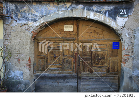 croatia zagreb old wooden door croatia zagreb old wooden door 75201923