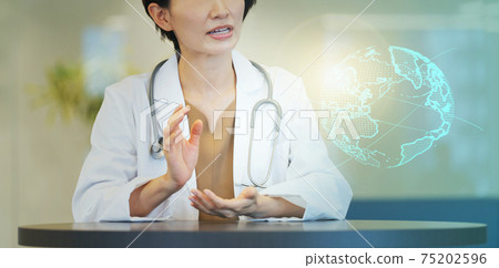 醫生和女醫生的身體檢查醫院醫學數字技術圖像 75202596