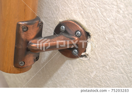 危險的緊固件 75203283