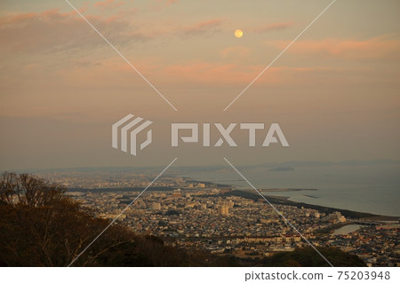 Moon viewing from Shonandaira 75203948