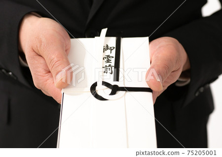 A man in a mourning bag 75205001