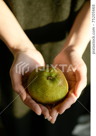 Woman with la France Woman with la France 75205668