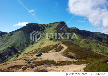 從Mounashi通行證（長野和群馬縣）看到的八府山 75206464