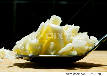 chop garlic on wood plat with lighting on top. chop garlic on wood plat with lighting on top. 75207036