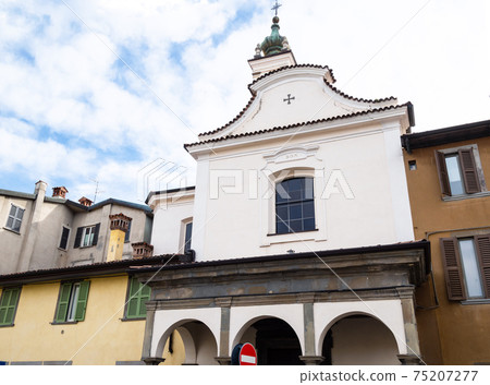 church Chiesa di San Lazzaro in Bergamo 75207277