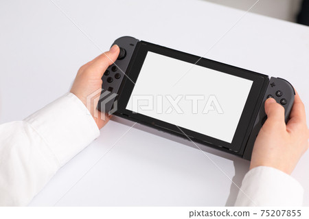 待在家裡玩遊戲 75207855