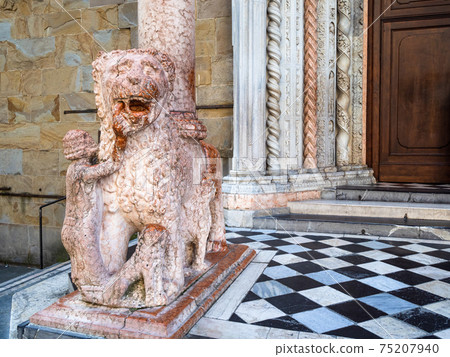 statue of Giovanni Da Campione Porch in Bergamo 75207940